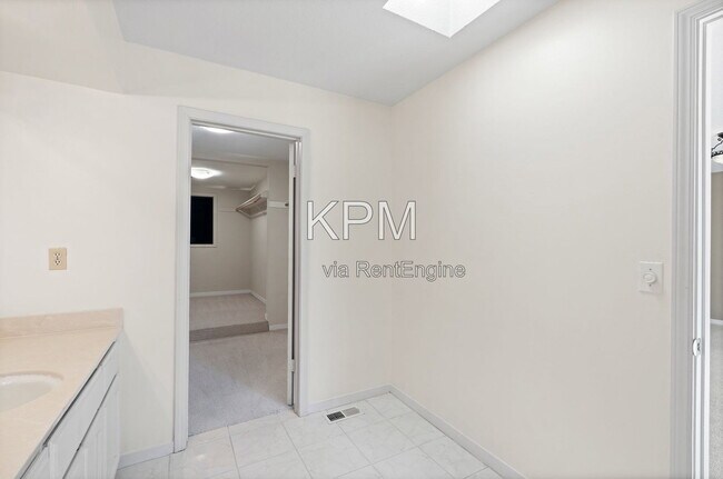 Building Photo - 6669 Embarcadero Dr