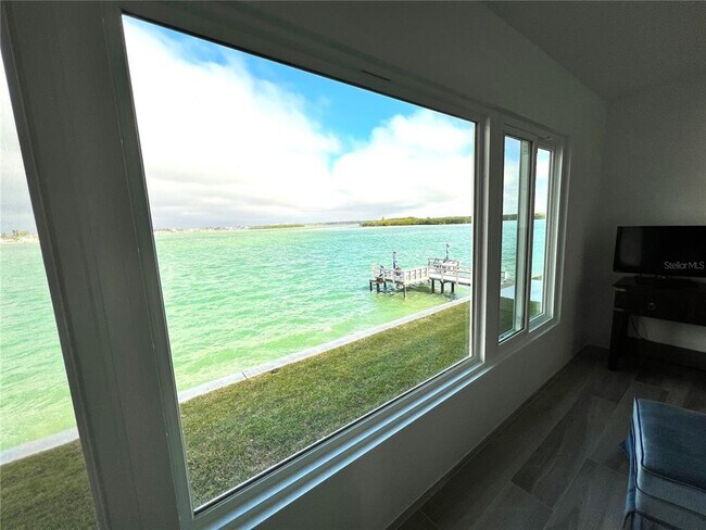 Building Photo - 250 126th Ave