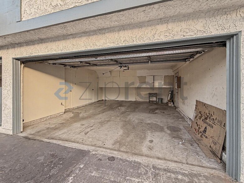 Building Photo - Unit 3