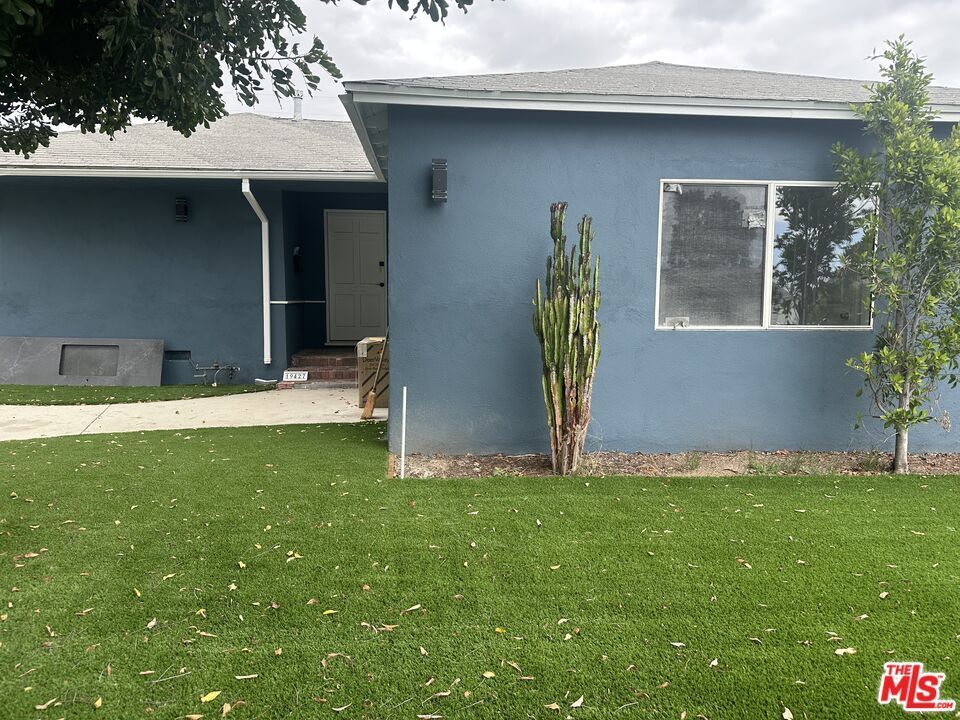 Building Photo - 19427 Welby Way