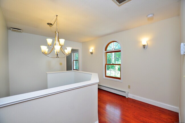 Building Photo - 64 Oak Ridge Dr