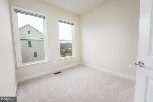 Building Photo - 2056 Alder Ln