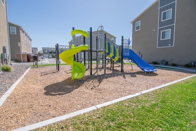 Building Photo - Up to one month free! 1-Bedroom Condos at ...