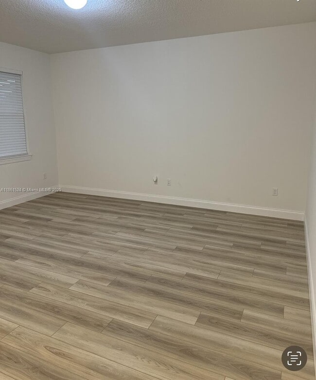 Building Photo - 6576 Cloverdale Ave