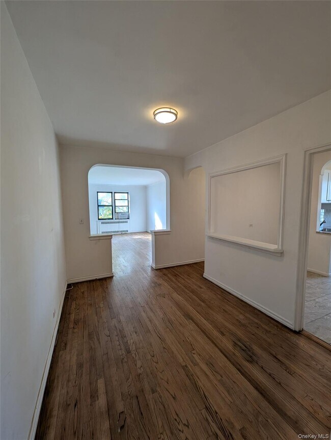 Building Photo - 2 Greenridge Ave