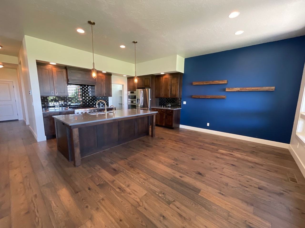 Building Photo - 6845 E Warm Springs Ave