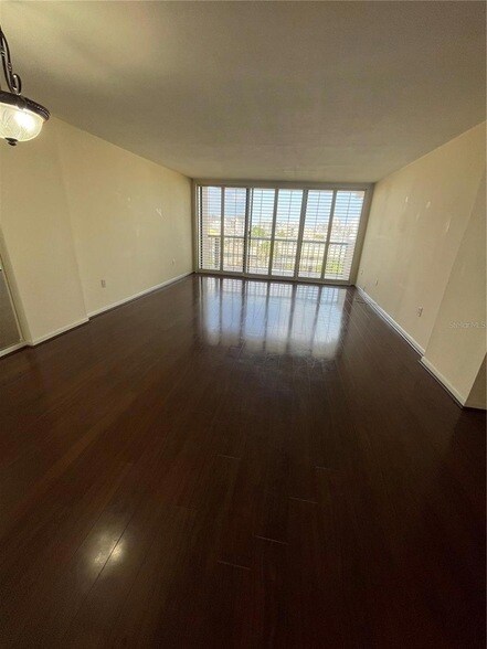 Building Photo - 400 Island Way