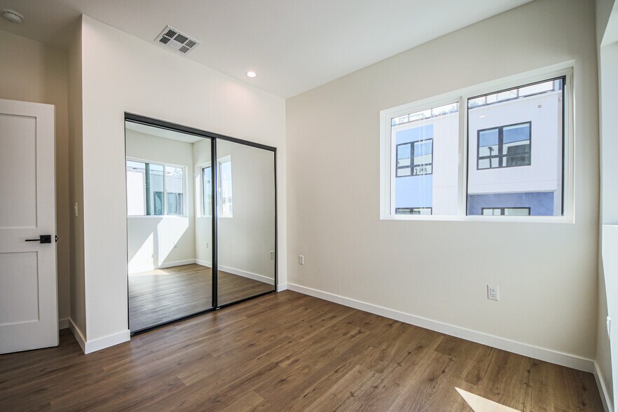 Building Photo - 2129 Aaron St