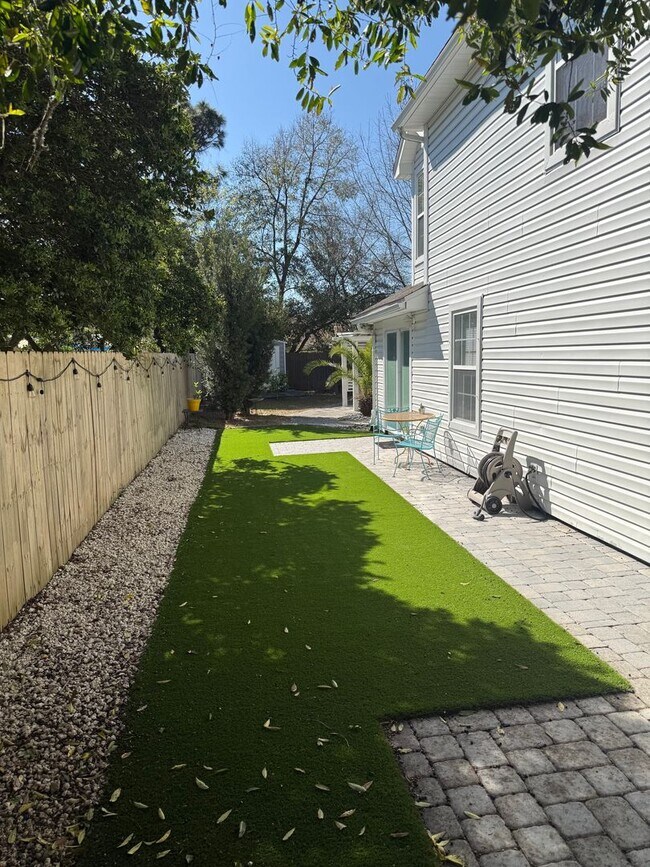 Building Photo - Stunning Updated 3 Bedroom in Fort Walton Beach!