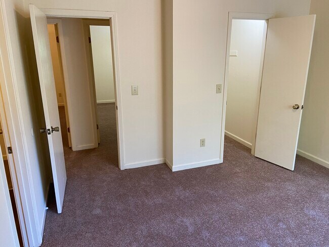 Building Photo - 897 Ventnor Pl SW