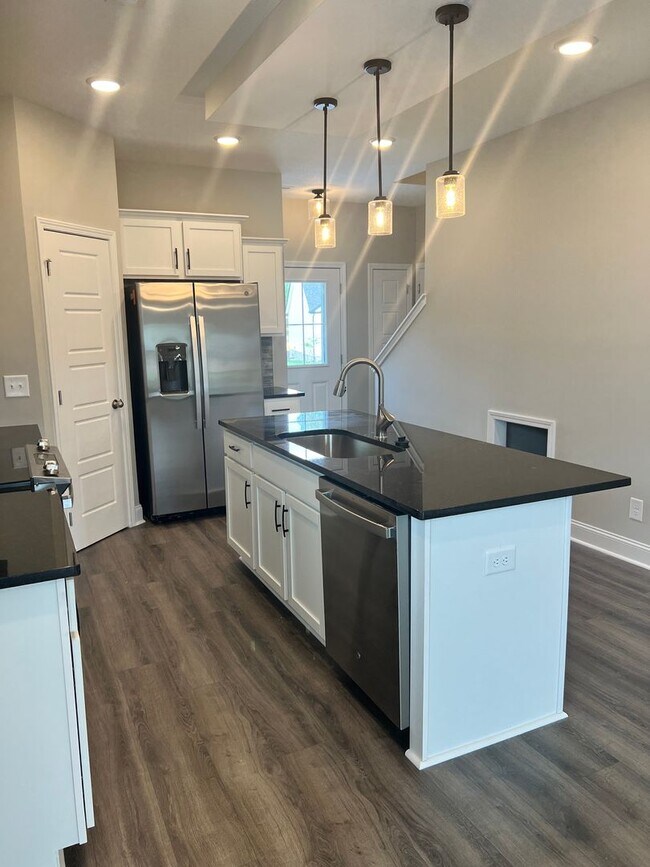 Building Photo - Brand new home in Cherry Acres