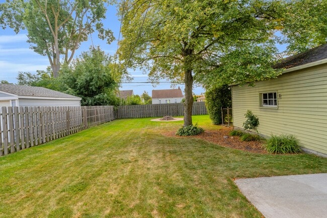 Building Photo - 3711 Normandy Rd