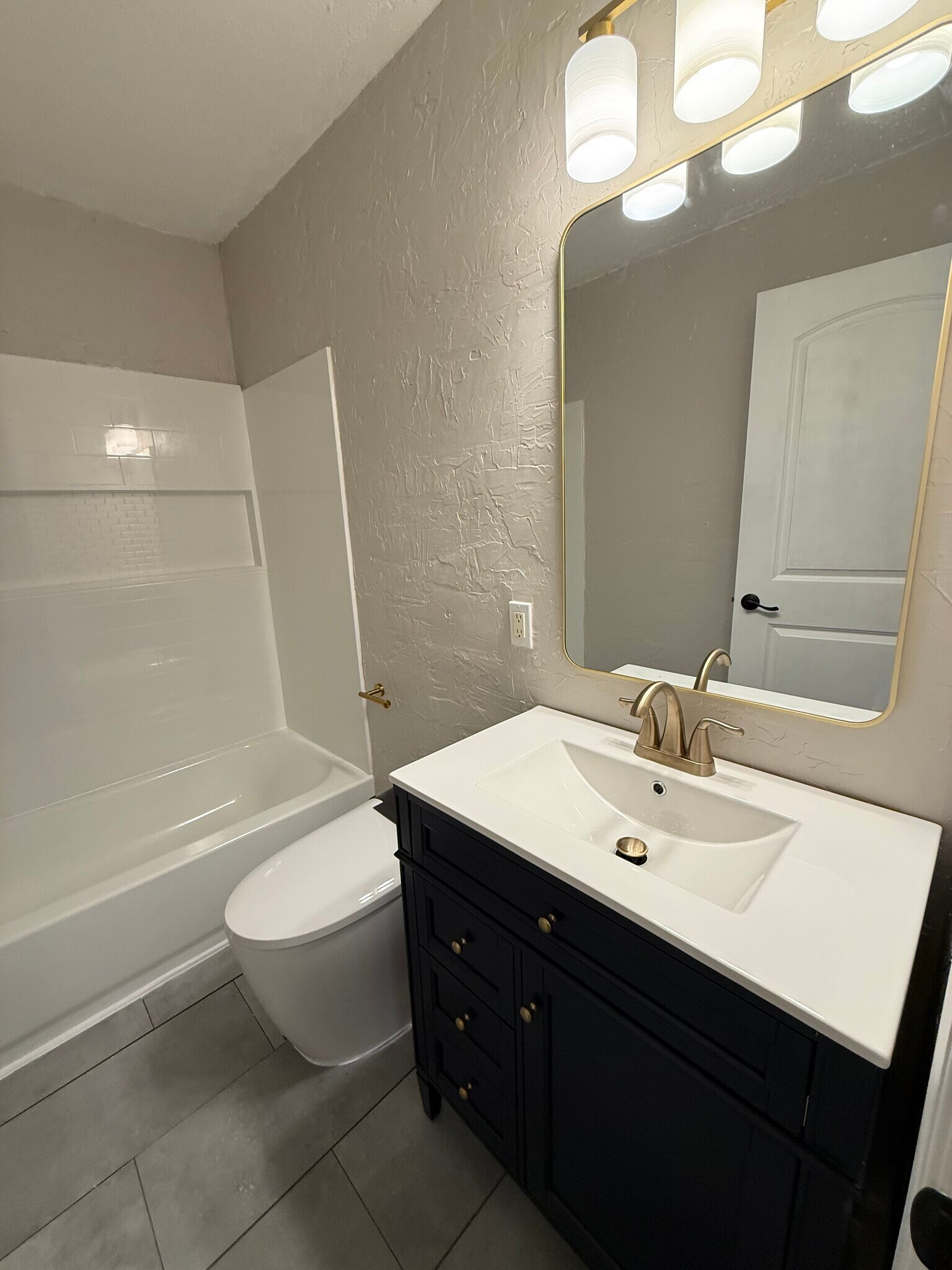 Building Photo - 84 Lake Fairgreen Cir