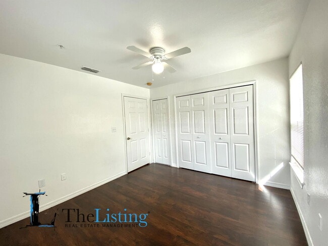 Building Photo - 5459 Vineland Rd