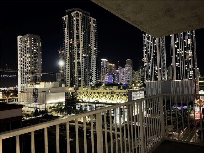 Building Photo - 800 N Miami Ave