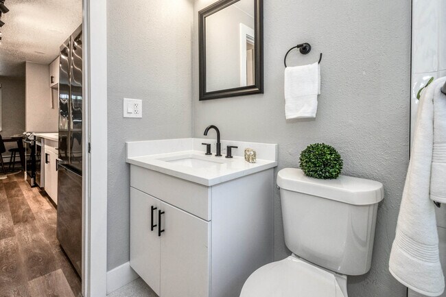 Interior Photo - 1341 Cook