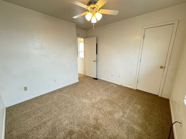 Building Photo - 1100 Leslie Cir