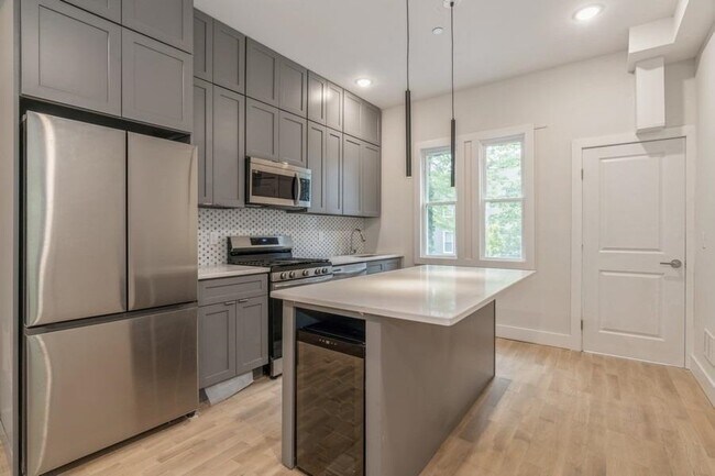 Building Photo - 543 Palisade Ave