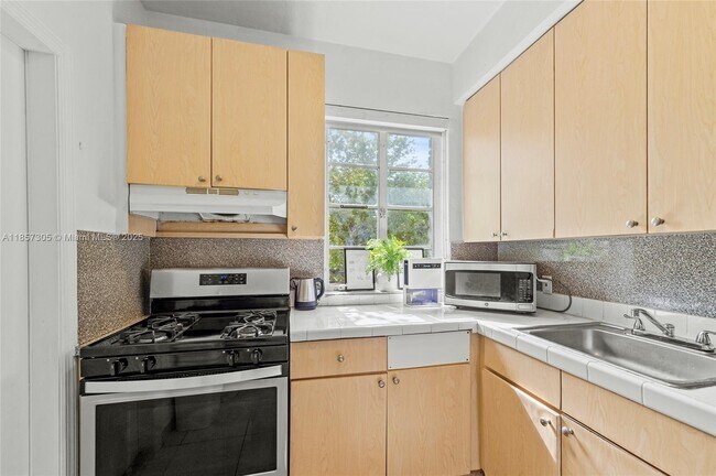 Building Photo - 301 86th St
