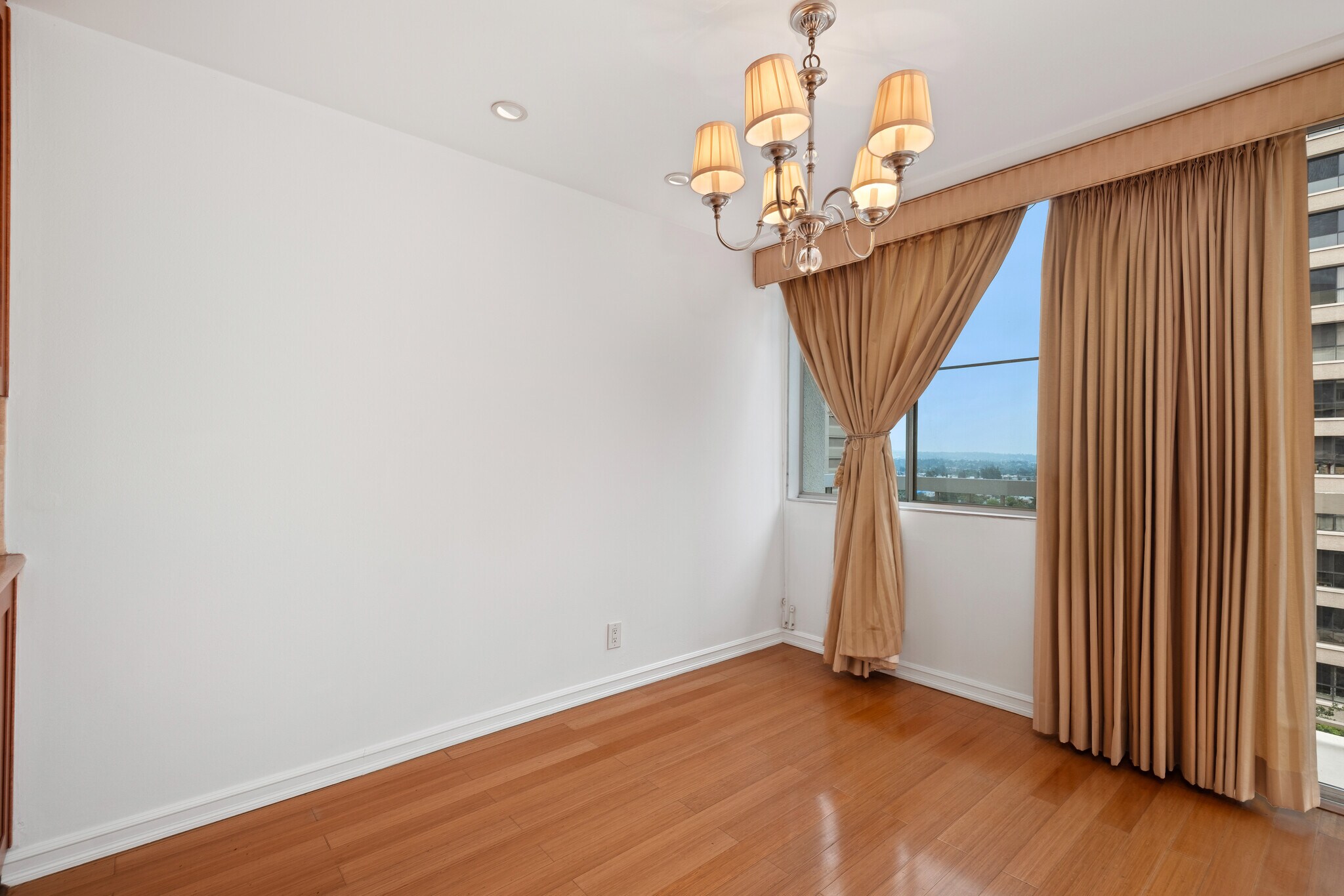 Building Photo - 10751 Wilshire Blvd