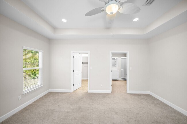 Building Photo - AVAILBALE NOW!