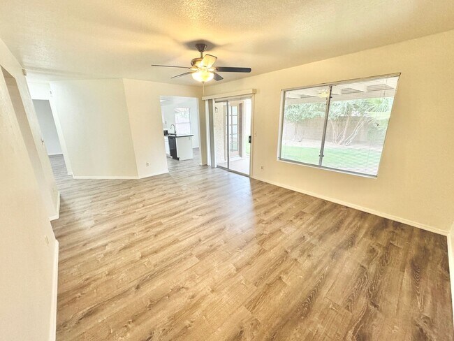 Building Photo - Stunning 4 Bedroom/2.5 Bath Home in Ahwatukee