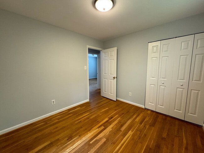 Building Photo - Sought-After 4 Bed 3 Bath L-Shaped Rambler...