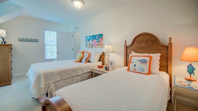 Building Photo - 203 Whiting Ln