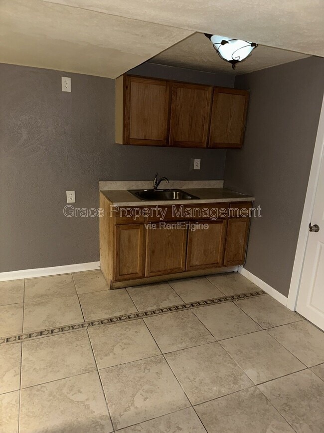 Building Photo - 13669 E Nevada Ave