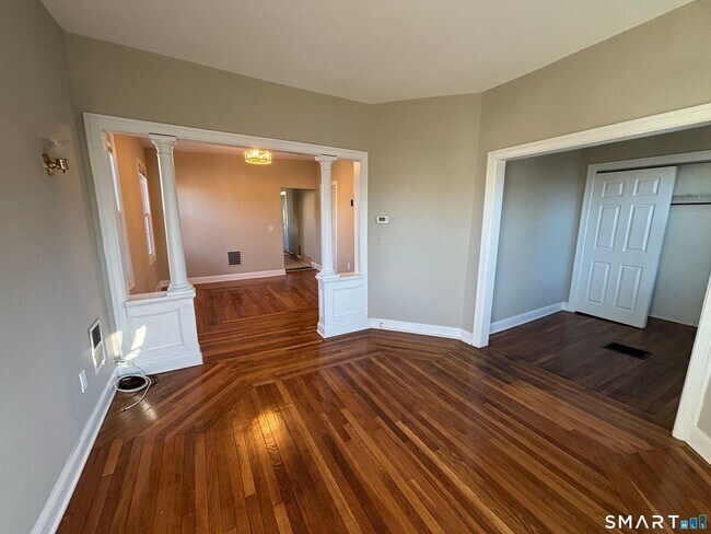 Building Photo - 19 Darina Pl