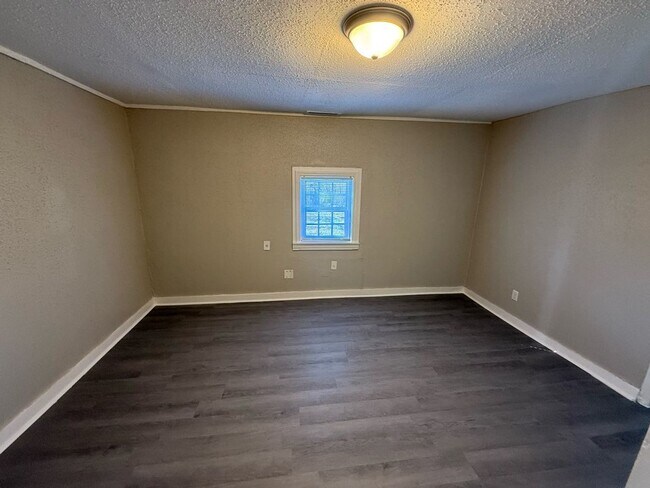 Building Photo - Charming 3BR Memphis Home with Bright Living Space & Backyard Retreat