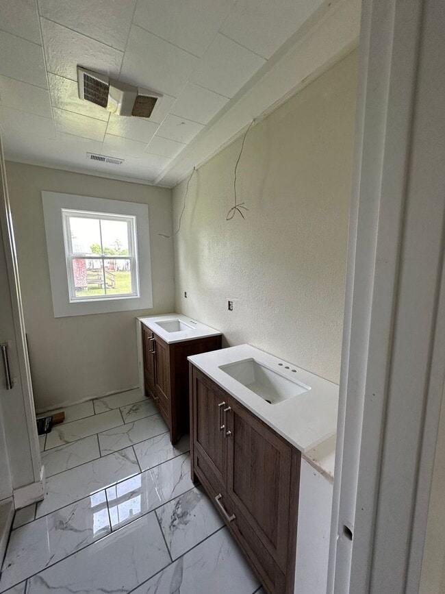 Building Photo - FULLY RENOVATED! 3 Bed/2 Bath in Wanchese