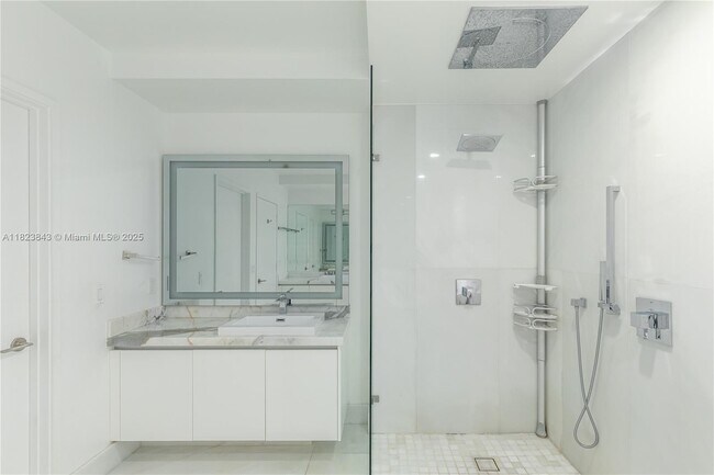 Building Photo - 300 Sunny Isles Blvd