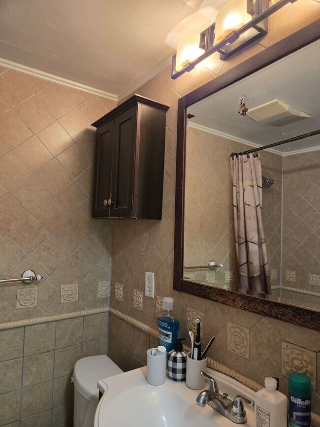 Building Photo - Immaculate Midtown Studio in Riverside