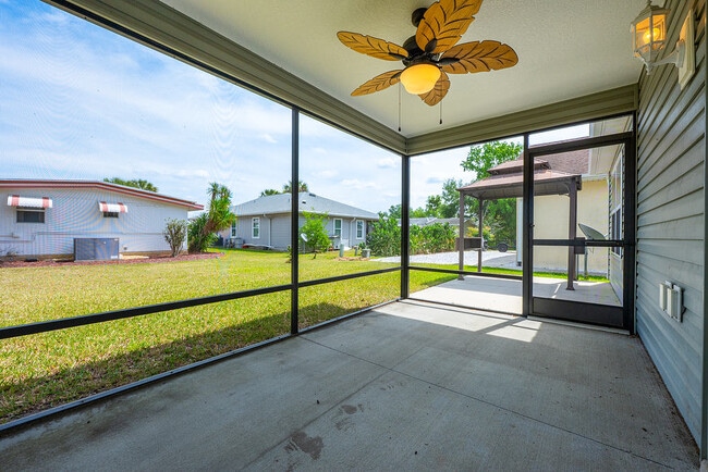 Building Photo - 1329 Paradise Dr