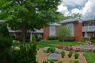 Building Photo - Brook Forest Apartments