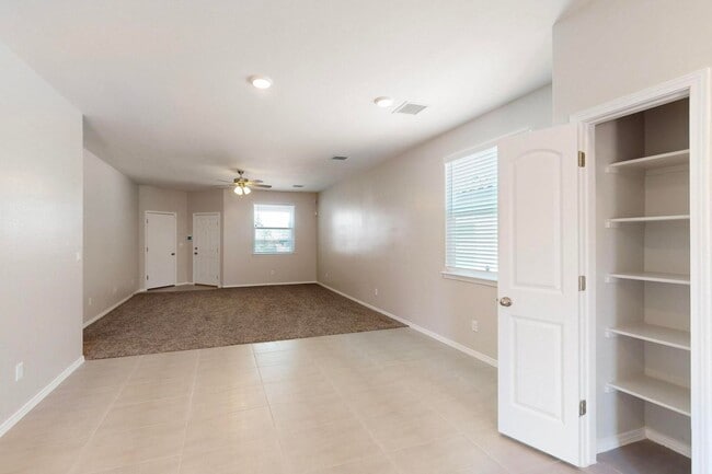 Building Photo - Charming 3 bedroom, 2 bath home in East El...
