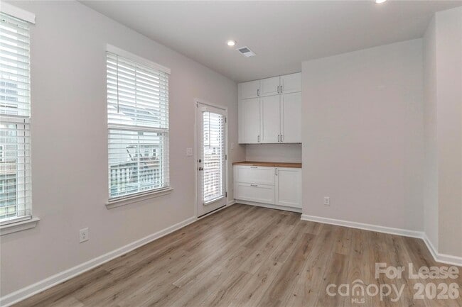 Building Photo - 5038 Springarn Ct