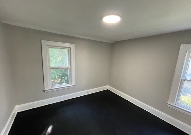 Building Photo - SECTION 8 and EDEN Accepted!! Spacious New...