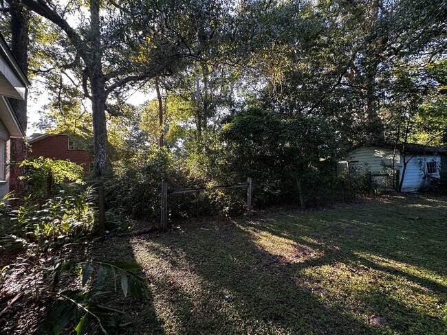 Building Photo - 948 Alachua Ave