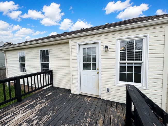 Building Photo - **Just listed**