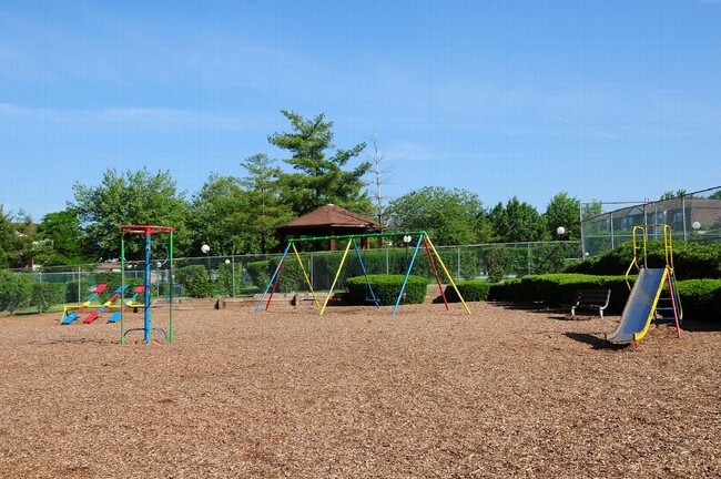 Building Photo - 1403 Green Hollow Dr