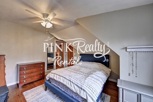 Building Photo - 1610 W Kiowa St