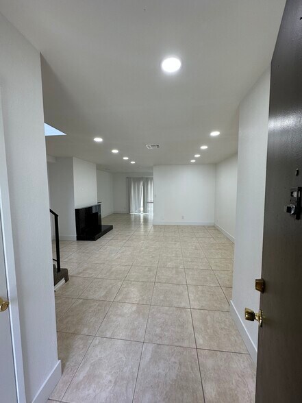 Building Photo - 11538 Riverside Dr