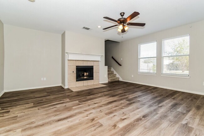 Building Photo - 1112 Hampton Dr