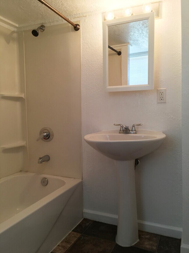 Building Photo - Pet Friendly 3 Bedroom Charmer located beh...