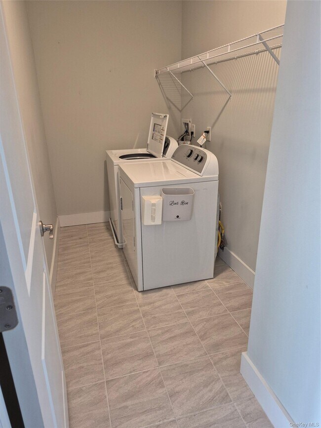 Building Photo - 44 Fox Hill Dr