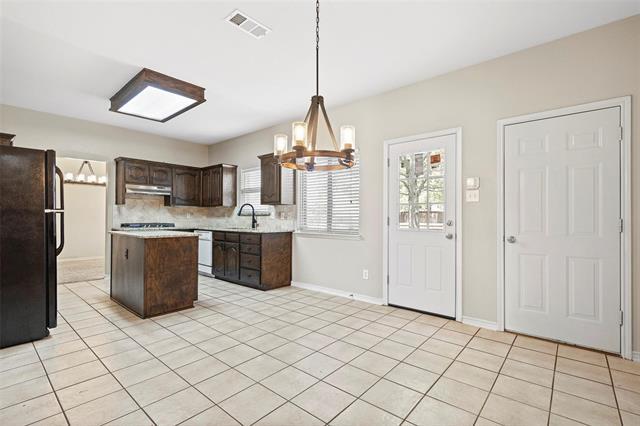 Building Photo - 5400 Vineyard Ln