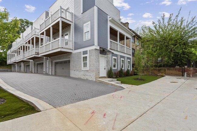 Building Photo - 663 Boulevard NE