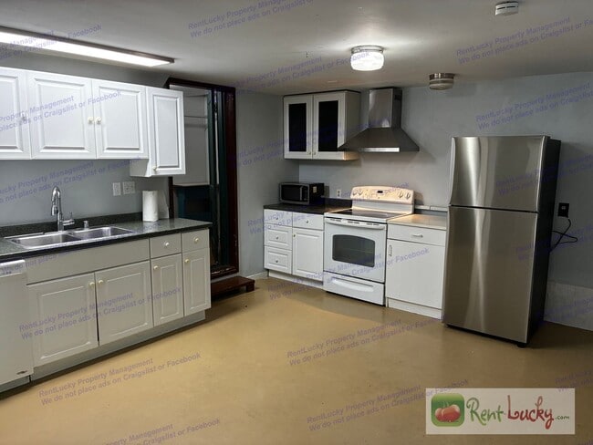 Building Photo - 1522 NE 97th St